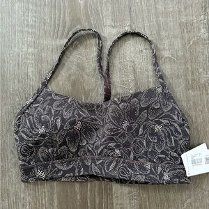 Lululemon flow y nulu bra